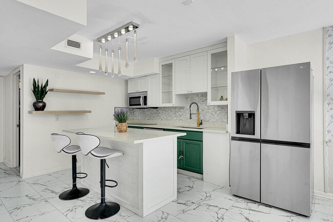 Building Photo - 9056 Green Meadows Way