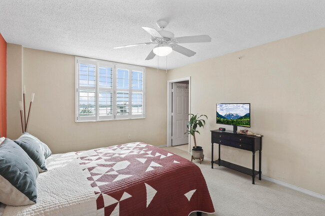 Building Photo - 1801 N Flagler Dr