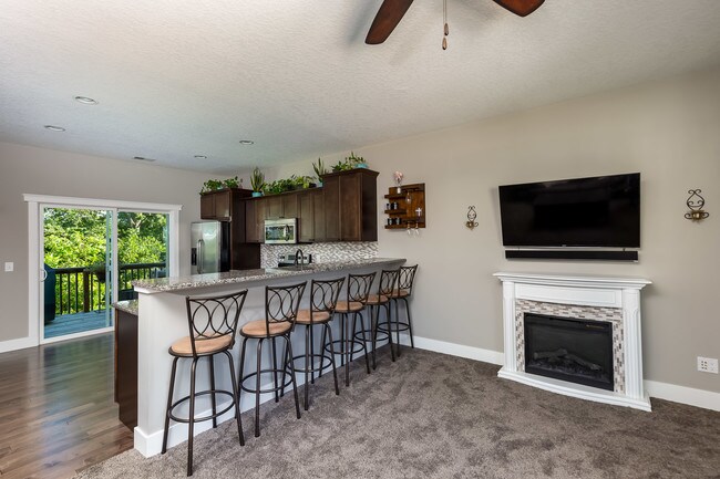 Building Photo - 723 Cox Ct