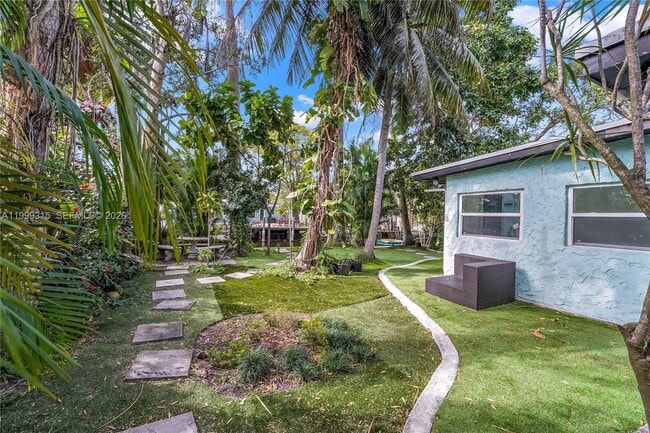 Building Photo - 1137 SW 8th Ave