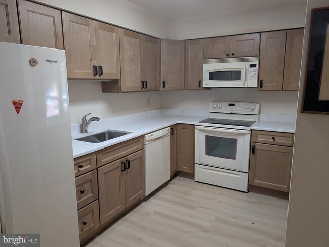 Building Photo - 215 N 23rd St