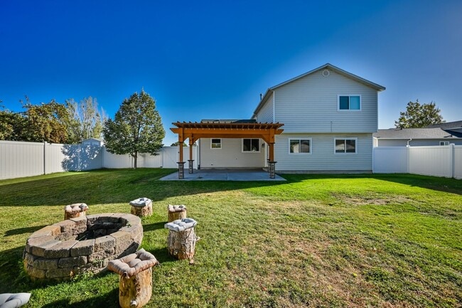 Building Photo - Great Family Home in Excellent Location!