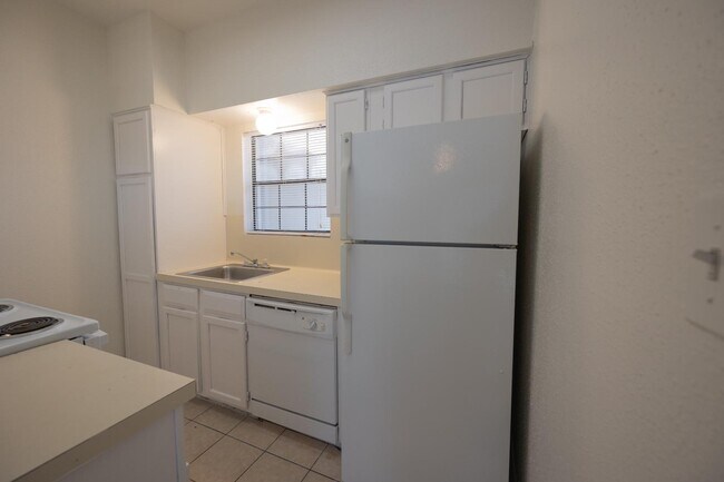 Building Photo - 1908 San Antonio St