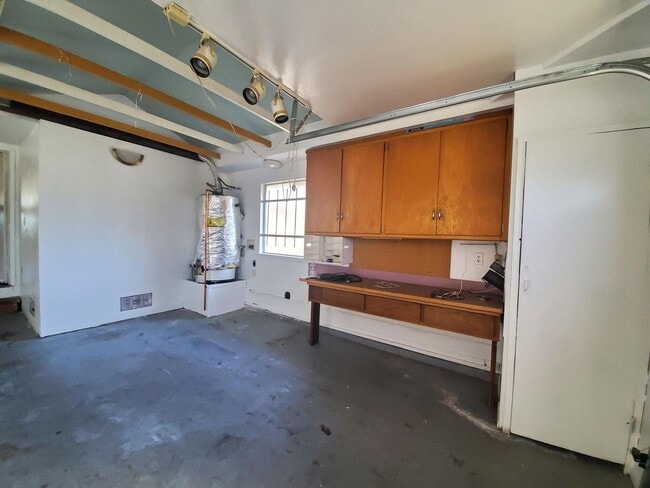 Building Photo - Nice 3 bedroom 2 bathroom Home