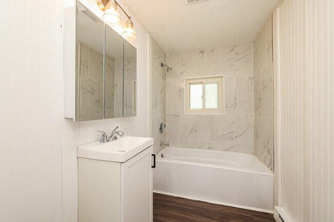 Building Photo - 148 Burgess Ave