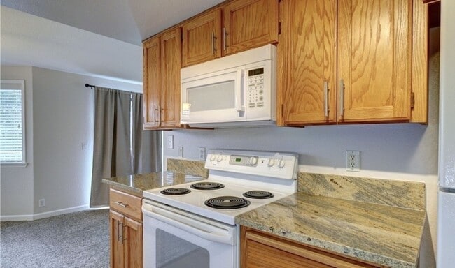 Building Photo - Charming 2 BR 2 Ba Apartment/Condo