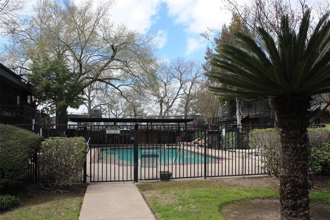 Building Photo - 8941 Gaylord Dr