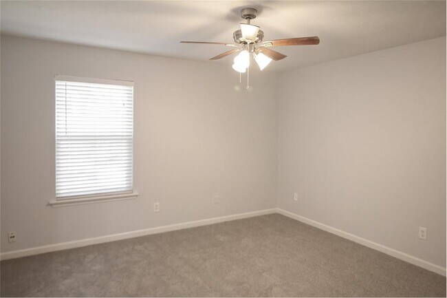 Building Photo - 28 E Brookberry Ct