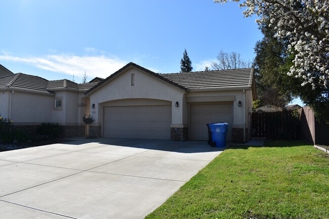 Building Photo - 2261 Pillsbury Rd