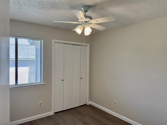 Building Photo - 1614 W Braker Ln