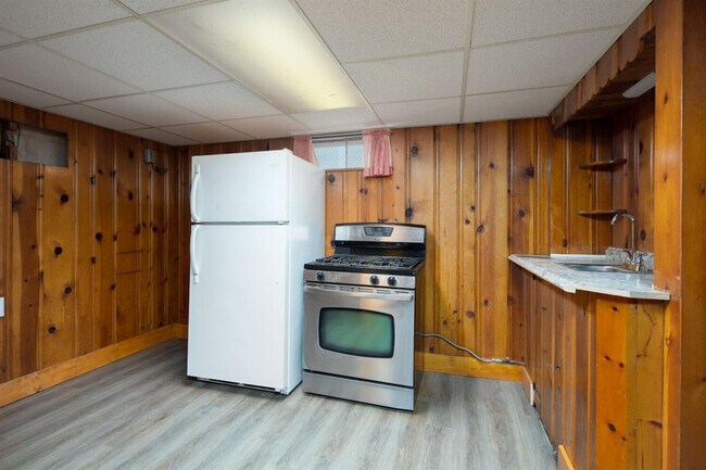 Building Photo - 1220 Hammond Ave