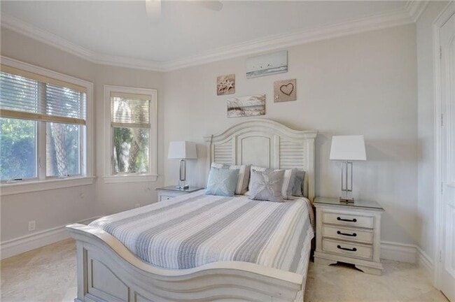 Building Photo - 1320 S Lakeside Dr