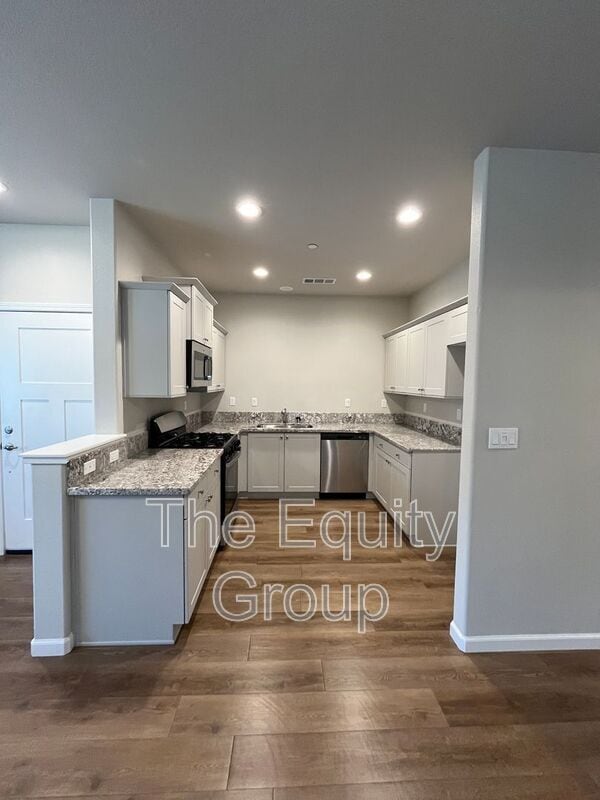 Building Photo - 510 S Summit St