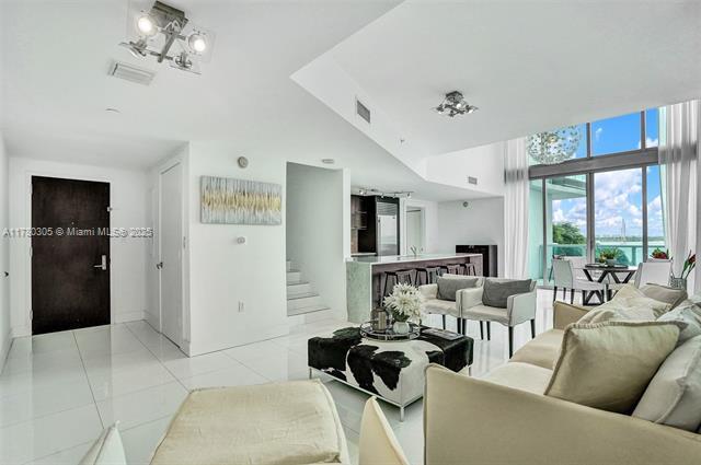 Building Photo - 900 Biscayne