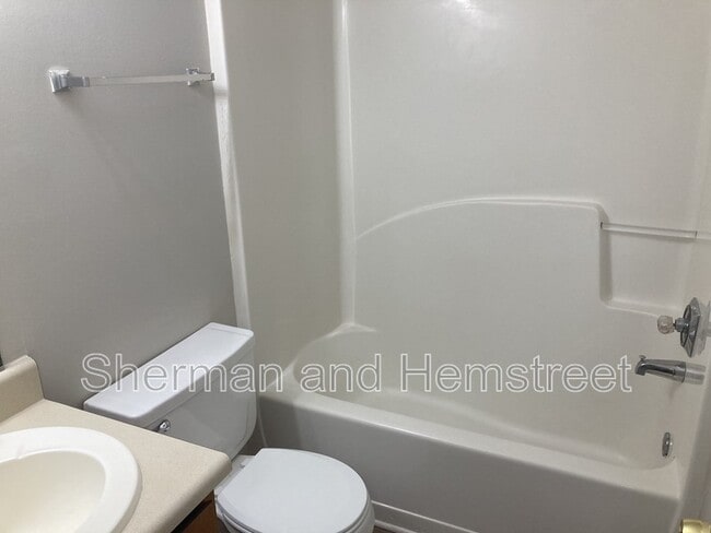 Building Photo - 506 Commons Dr