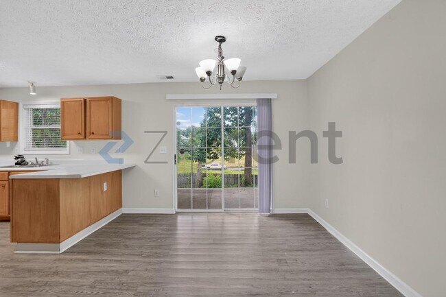 Building Photo - Unit