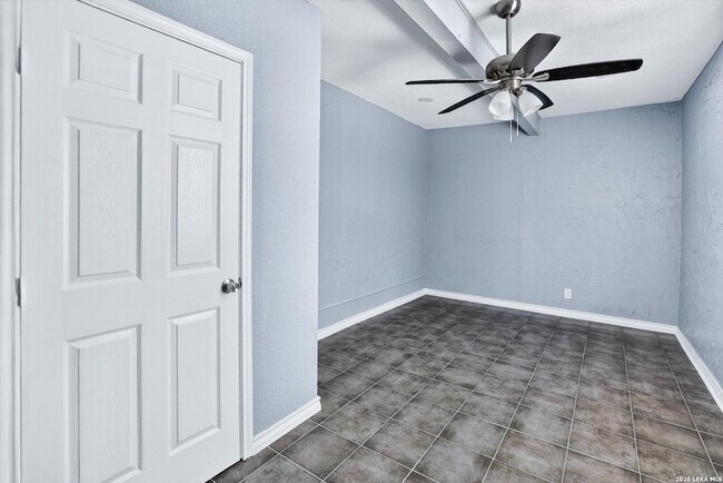 Building Photo - 5318 Costa Mesa St