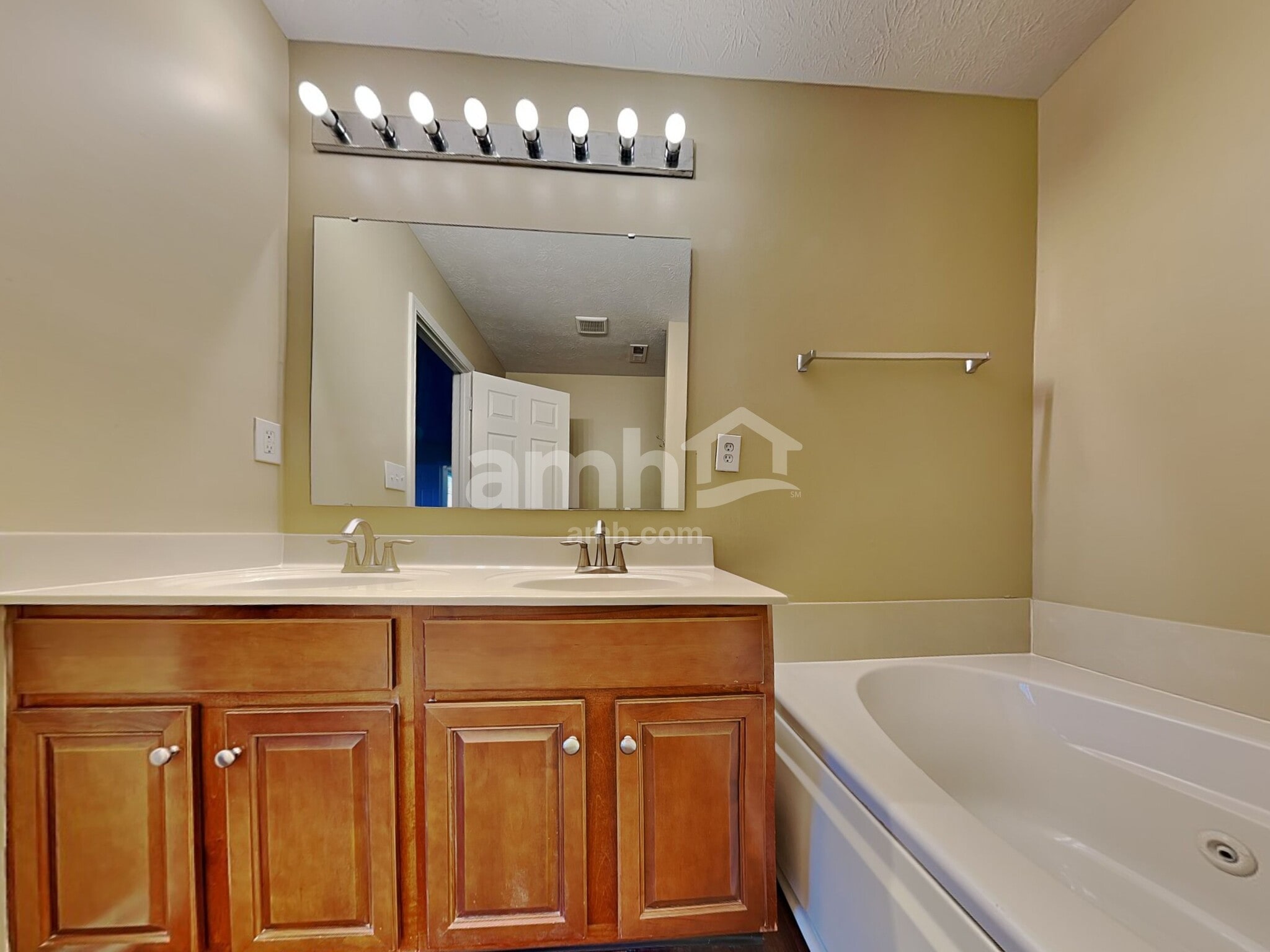 Building Photo - 12711 Buck Run Dr