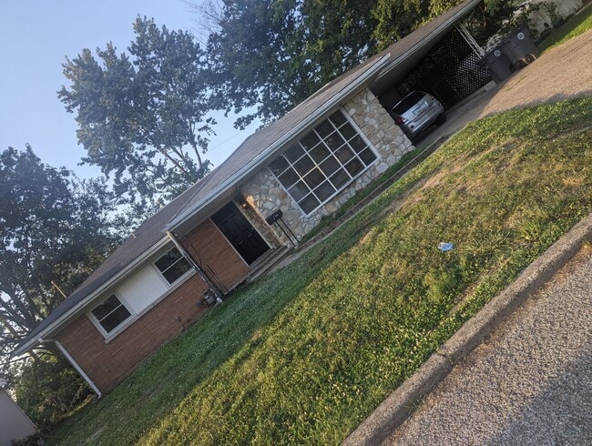 Primary Photo - 4 Bed & 2 Bath House (EHA APPROVED)