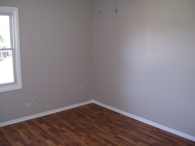 Building Photo - 260 Juniper Ln