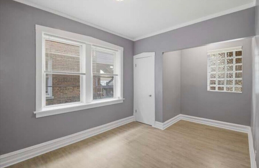 Building Photo - 7700 S St Lawrence Ave