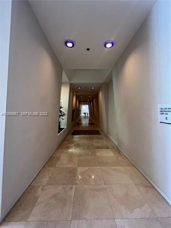 Building Photo - 5161 Collins Ave