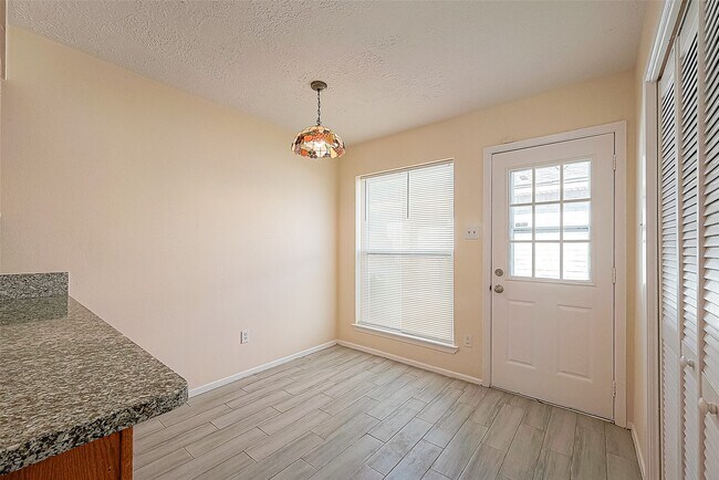 Building Photo - 830 Kenforest Dr