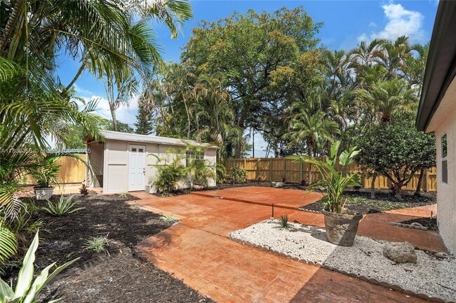 Building Photo - 907 SW 15th Terrace