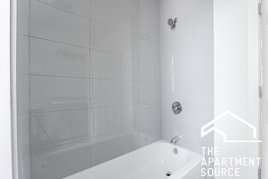 Building Photo - 3135 N Oakley Ave