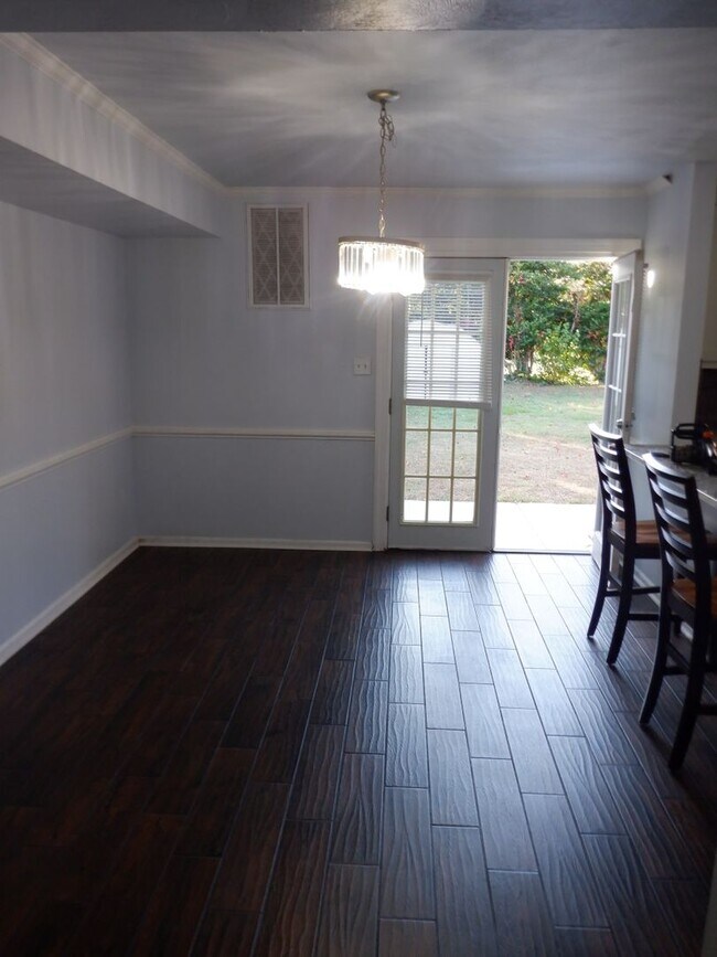 Building Photo - Downs1345-1347