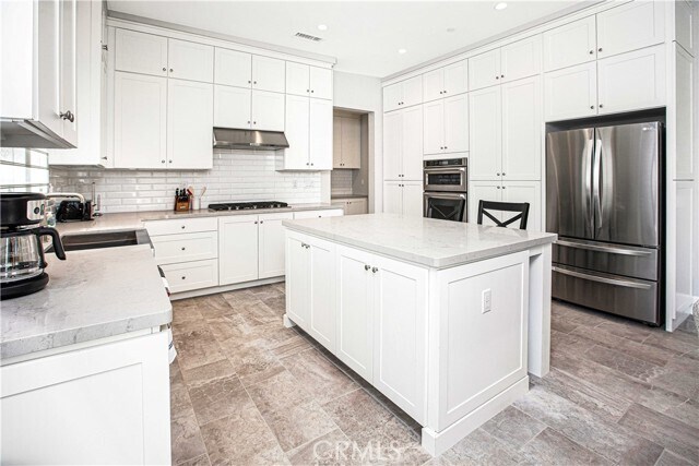Building Photo - 126 Donati