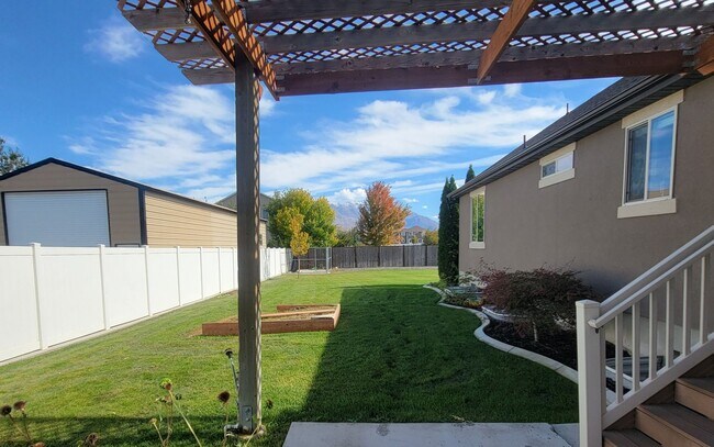Building Photo - Large and Spacious Lehi Home