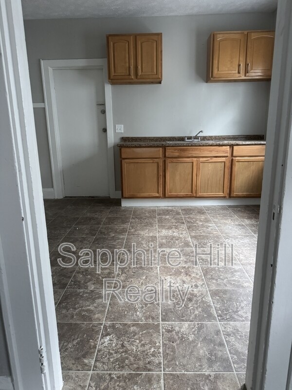 Building Photo - 4056 E 136th St