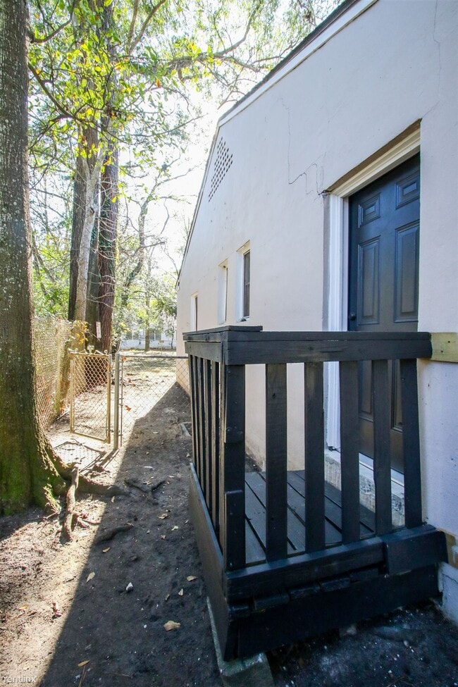 Building Photo - 2 br, 1 bath Duplex - 1319 East 53rd Street