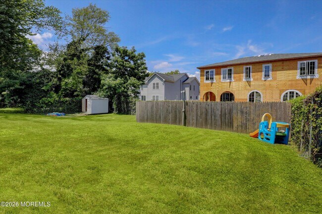 Building Photo - 265 Norgrove Ave