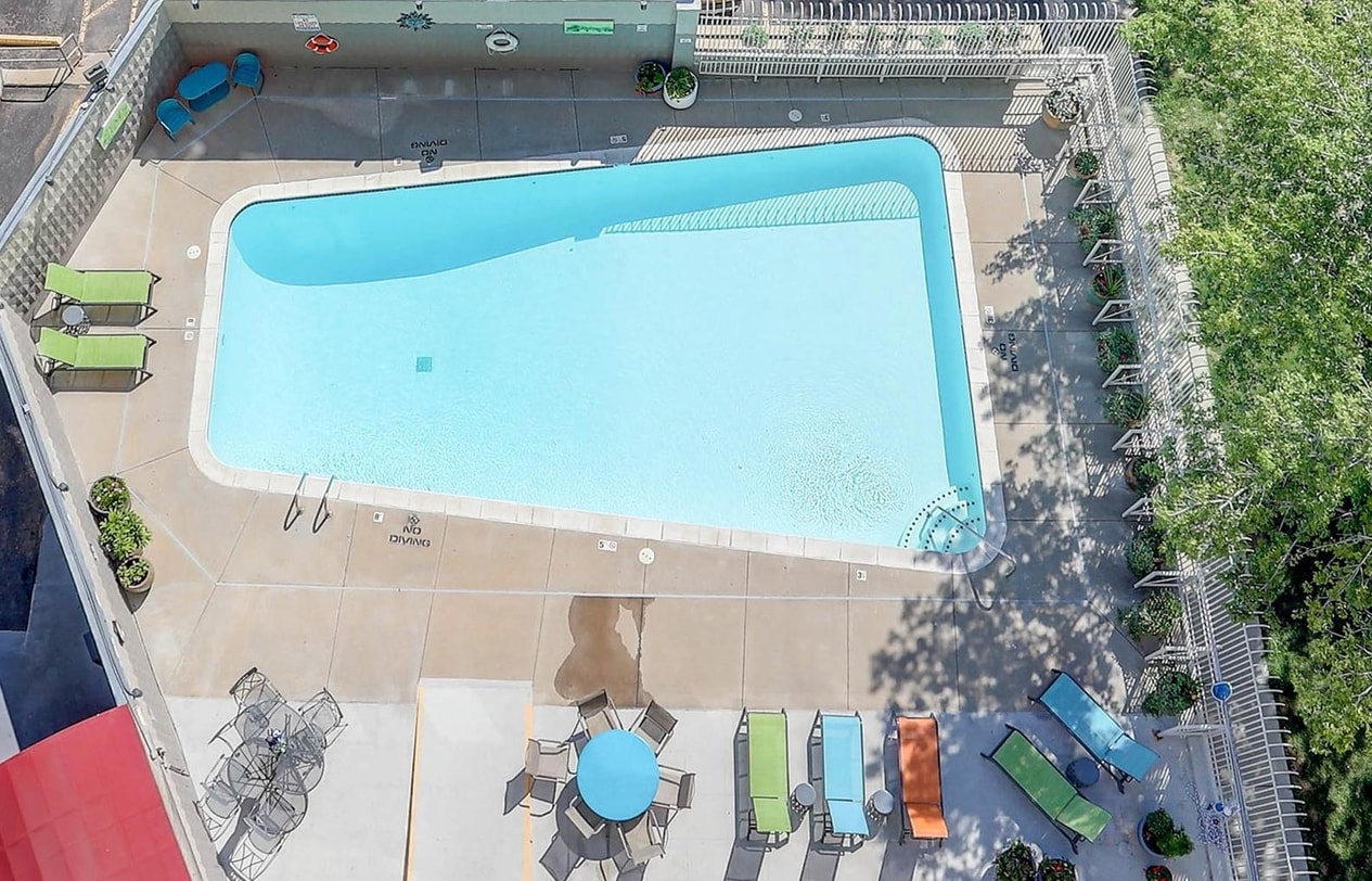 Pool - 800 N Washington St