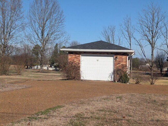 Building Photo - Available Now!!! Charming 3-Bedroom Brick Ranch Close to Nashville!