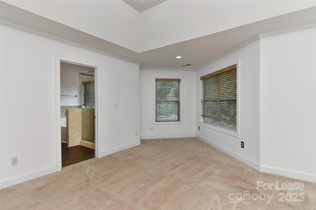 Building Photo - 549 Daventry Ct