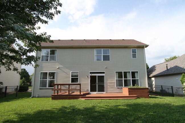 Building Photo - 24313 White Oak Dr