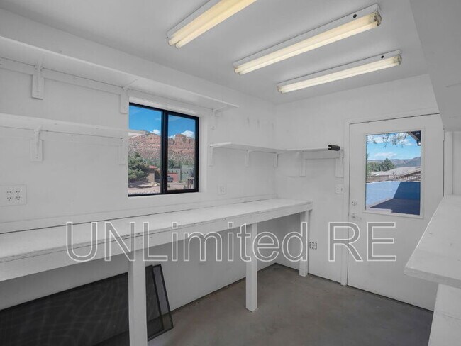 Building Photo - 490 Deer Pass Dr