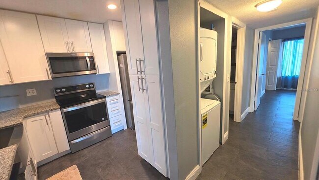 Building Photo - 8215 Sun Spring Cir