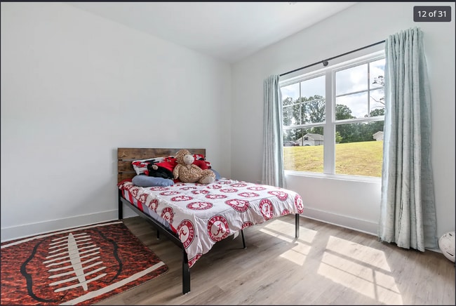 Building Photo - 6643 White Oak Ln