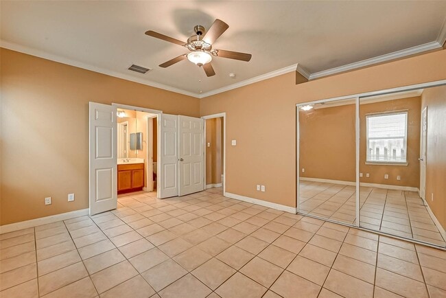 Building Photo - 7130 Pavilion Dr