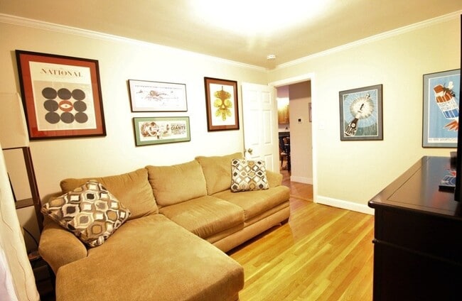 Building Photo - 45 Beresford St