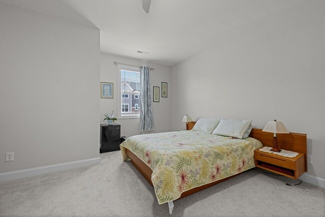 Building Photo - Like new townhome in Wykoff!