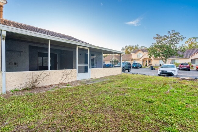 Building Photo - TOWNHOMES WEST, PORT ORANGE!