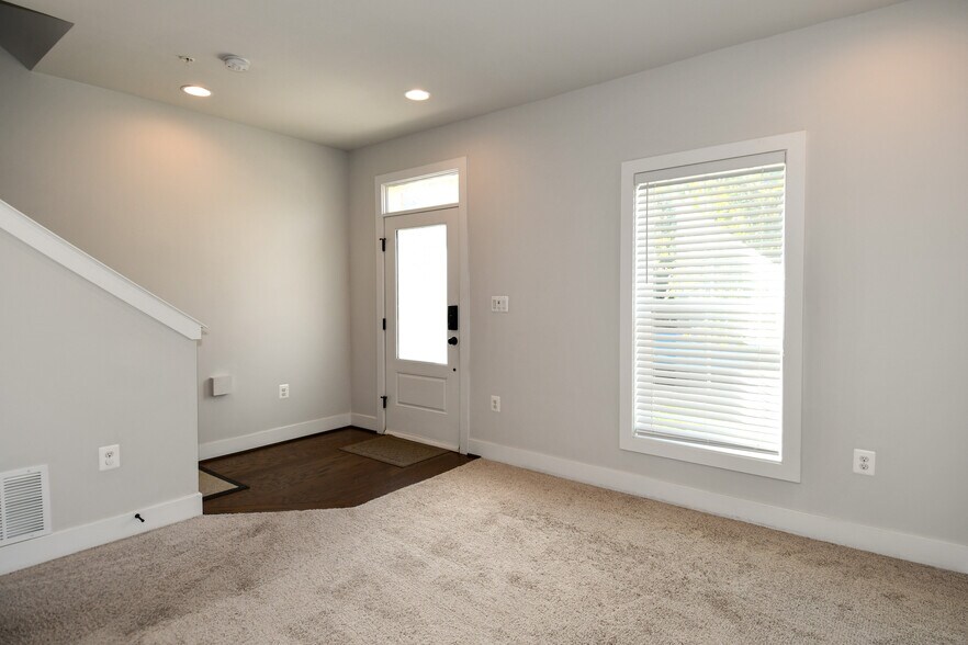 Building Photo - 2421 Auden Dr