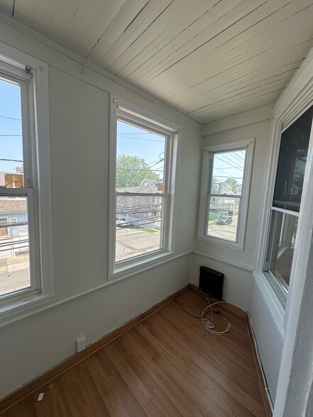 Building Photo - 211 Myrtle Ave