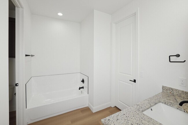 Building Photo - 10424 Tierra Santa Dr