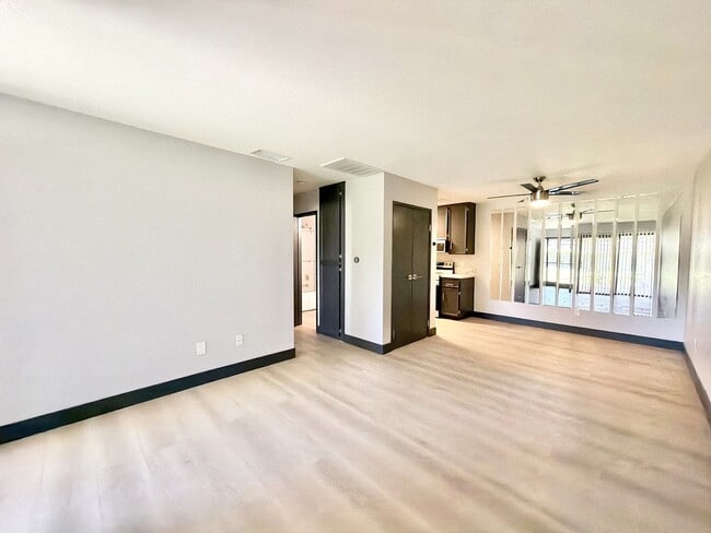 Building Photo - AVAILABLE NOW!! GORGEOUS 1 Bedroom 1 Bathroom - First Floor Condo in Palm Springs!!